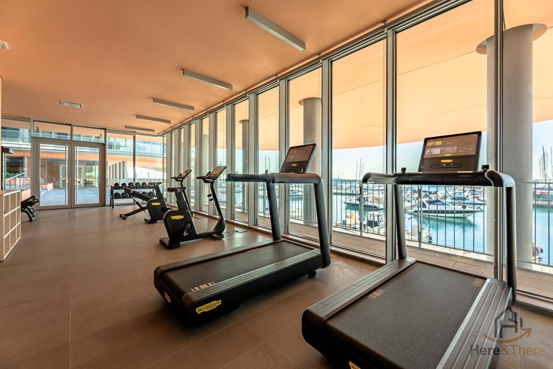 Apartment Luxury By The Sea - Free Park - Gym - Ultrawifi